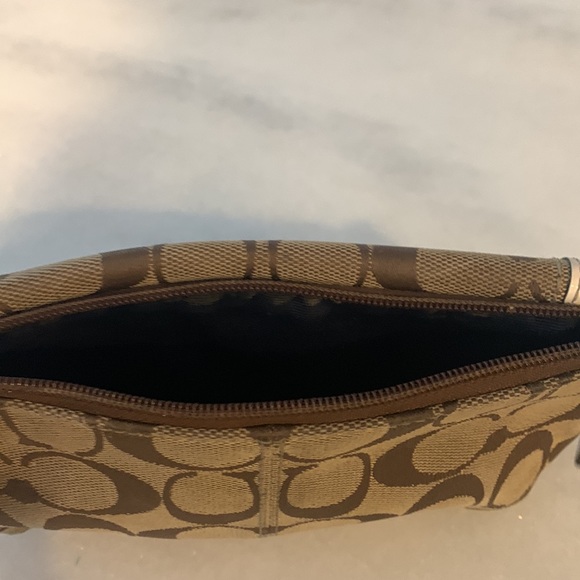 Coach wristlet - Picture 3 of 9